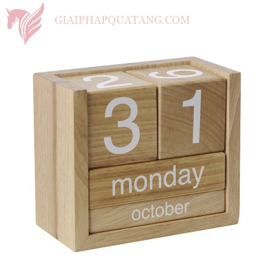 Một chiếc lịch gỗ trang trí bàn làm việc sẽ là món quà kỷ niệm ngày cưới đơn giản nhưng vô cùng ý nghĩa