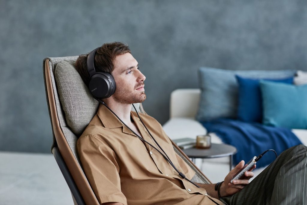 Headphone cũng sẽ là món quà ý nghĩa với những ông chồng đam mê âm nhạc