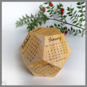Lịch Gỗ Thông 12 Mặt - Lịch Gỗ MDF 12 Mặt - Mua Tận Xưởng
